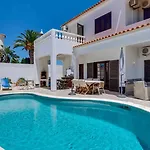 Frederique Villa *